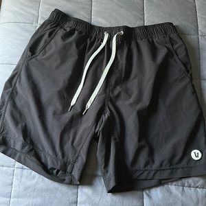 Vuori Large Black shorts Kore